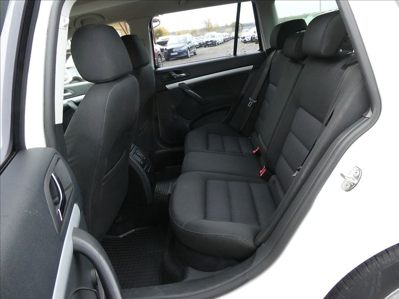 Škoda Octavia 1,6 TDi 77kW 2x kola, závěs - fotka 16 z 30