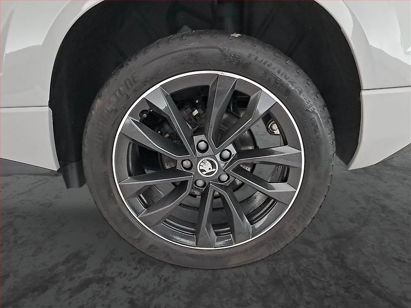 Škoda Karoq (2023) Sportline 1.5 TSI - fotka 15 z 17