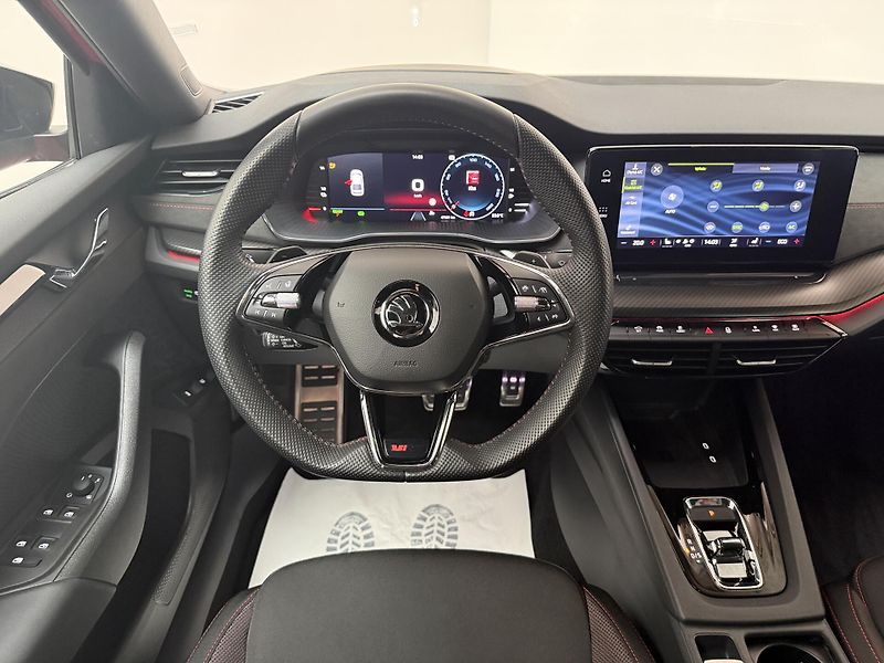 Škoda Octavia 2.0 TSI 180kW DSG RS - fotka 6 z 13