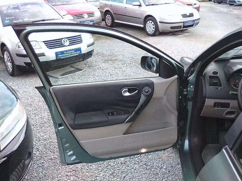 Renault Mégane (2003) 1.6i 16V nové v ČR - fotka 13 z 28