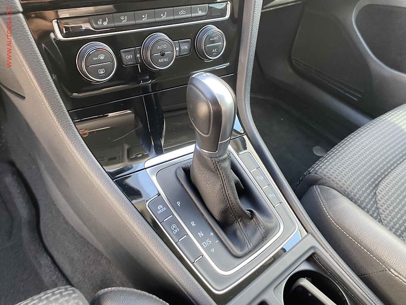 Volkswagen Golf (2015) 1.4TSi, ČR, servis.kniha, AT - fotka 16 z 19