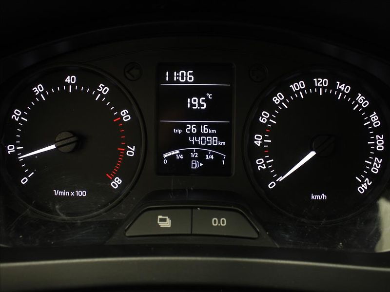 Škoda Rapid 1,2 TSi 63kW 1.maj.ČR 44100km! - fotka 22 z 22
