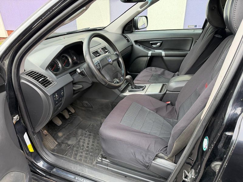 Volvo XC90 2,4 D5 AWD / 1.maj. / ČR / - fotka 10 z 26