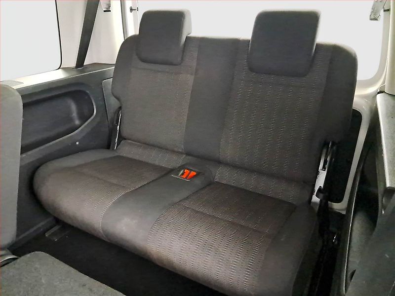 Volkswagen Caddy (2016) Comfortline 2.0 TDI, 7Míst - fotka 17 z 20