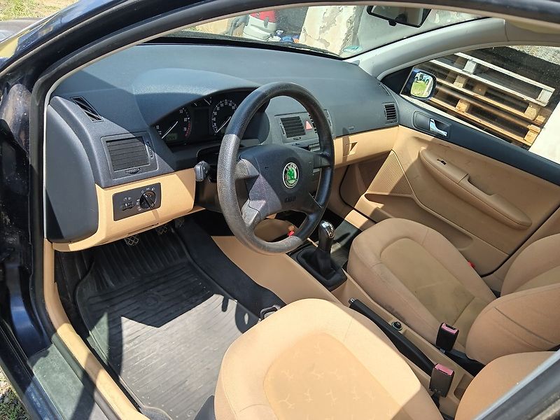 Škoda Fabia 1.4 16V  Elegance - fotka 10 z 28