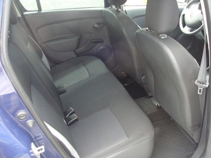 Dacia Logan 1.2i, klima - fotka 16 z 22