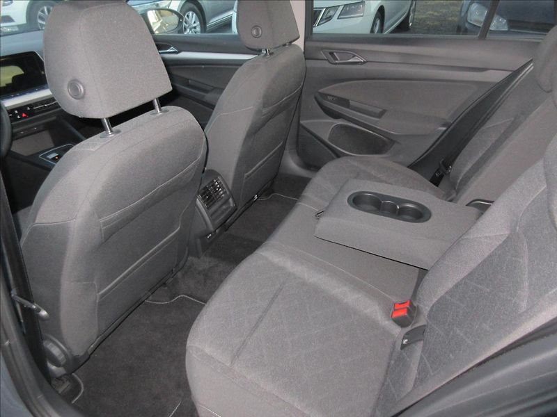 Volkswagen Golf 2,0 TDI DSG Edice Life - fotka 7 z 17