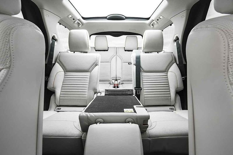 Land Rover Discovery.