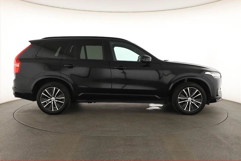Volvo XC90 (2019) T6 AWD - fotka 6 z 22