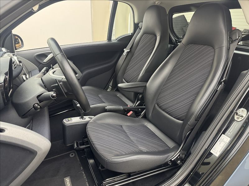 Smart Fortwo 1,0 AUTOMAT DPH NOVÁ STK ČR - fotka 23 z 28