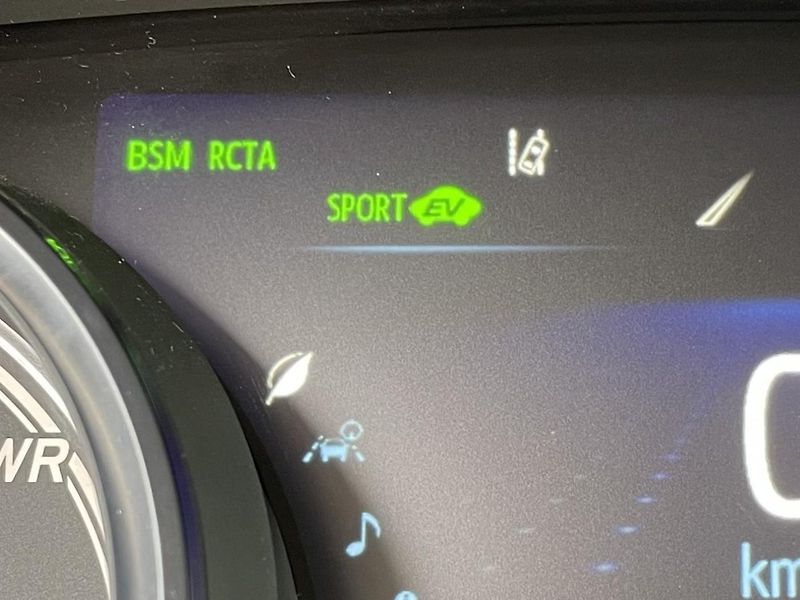 Toyota Camry EXECUTIVE VIP 2.5 Hyb. 160 kW - fotka 23 z 33