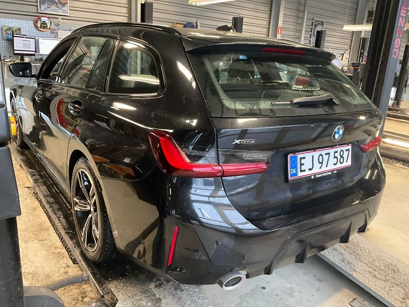 BMW Řada 3 330i xDrive Touring - fotka 3 z 14