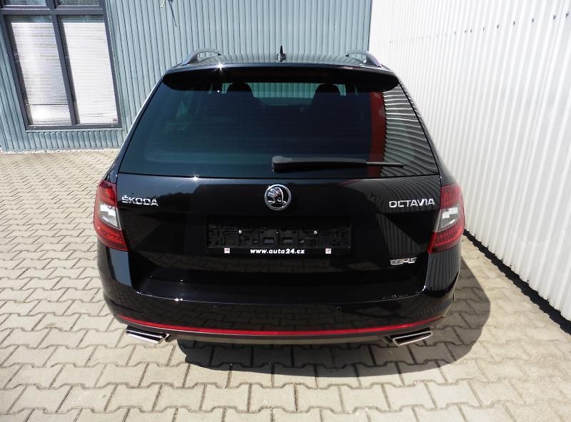 Škoda Octavia III RS Combi 2.0 TSi - fotka 7 z 16