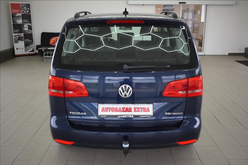 Volkswagen Touran 1,6 TDi, 7-míst,NAVI,1.maj., - fotka 7 z 29