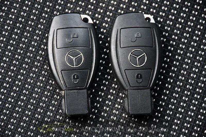 Mercedes-Benz Třídy V V250d 4MATIC 7MÍST - fotka 38 z 51
