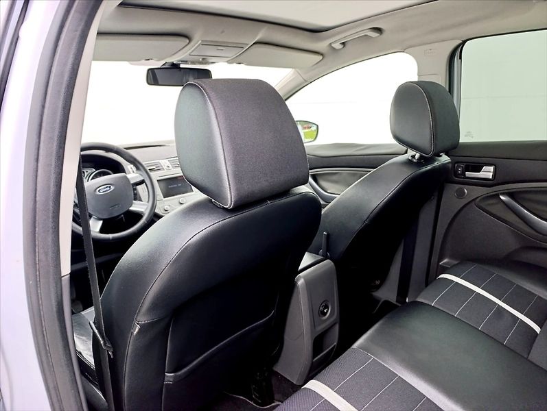 Ford Kuga 2,0 TDCi 4x4 NAVI KŮŽE KAMERA - fotka 17 z 25