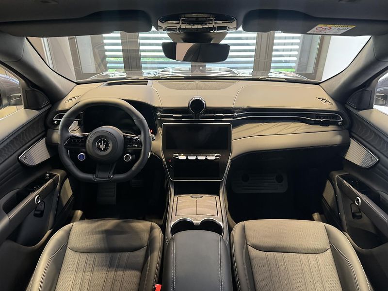 Maserati Grecale (2026) 300 HP *Ventilace*Matrix* - fotka 12 z 18