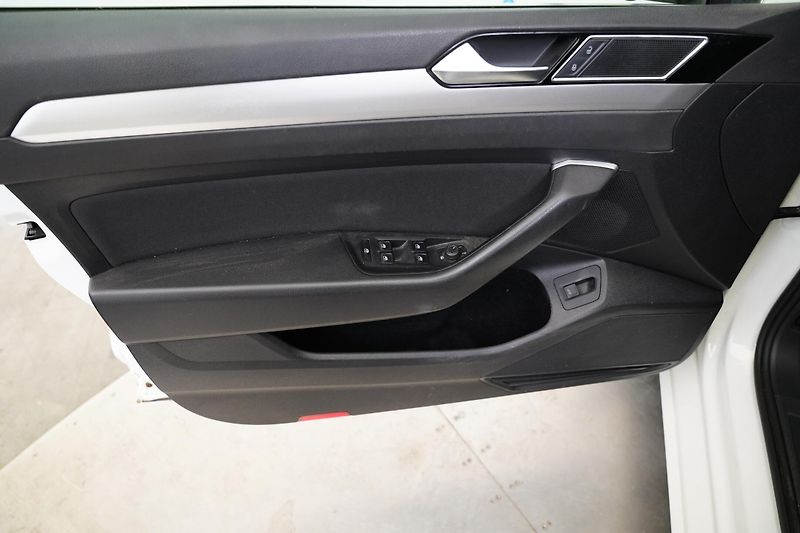 Volkswagen Passat - fotka 12 z 30