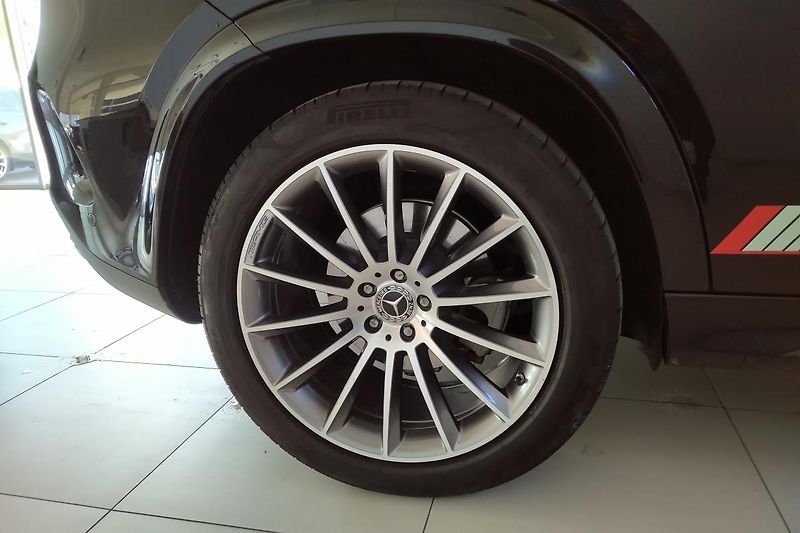 Mercedes-Benz GLE (2021) 350 de 4MATIC AMG Plug-in Hy - fotka 8 z 19