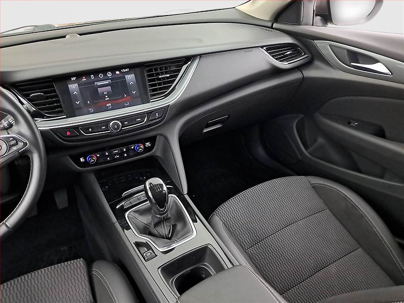Opel Insignia (2018) 2.0 CDTI, Navi, Tempomat - fotka 8 z 21