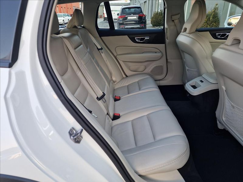 Volvo V60 D4 Cross Country AWD,ČR,1.Maj - fotka 15 z 50