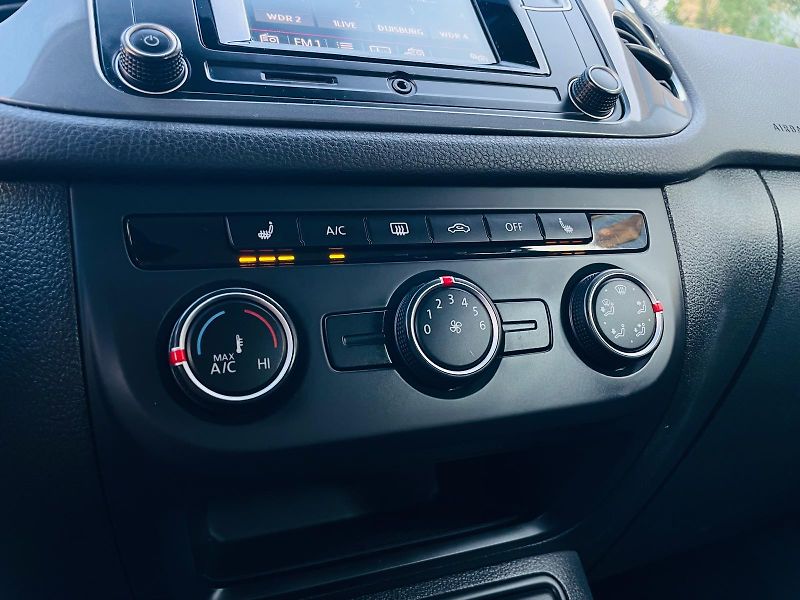 Volkswagen Tiguan 1.4TSI MANUÁL 1MAJITEL SENZORY - fotka 34 z 40