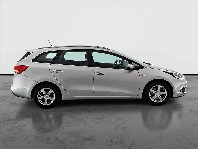 Kia Ceed (2013) 1.6 GDI, Serv.kniha - fotka 6 z 16