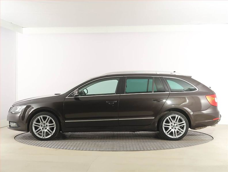 Škoda Superb (2014) 2.0 TDI, Navi, Xenony - fotka 3 z 26