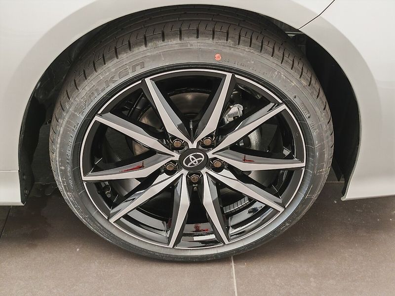 Toyota Corolla 1.8 GR SPORT - fotka 9 z 35