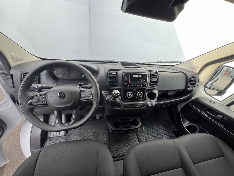 Peugeot Boxer (2026) 3000 L2H1 S&S MAN6 2,2 BlueHDi - fotka 6 z 7