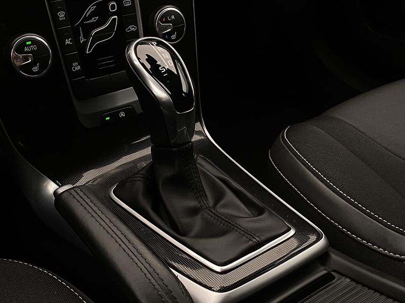 Volvo V40 T2 MOMENTUM AUT  - fotka 27 z 39