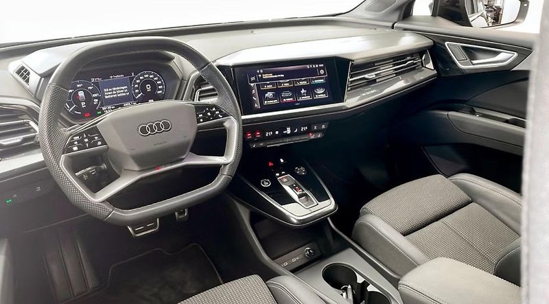 Audi Q4 40 e-tron Auto. Parkování BLIS - fotka 10 z 12