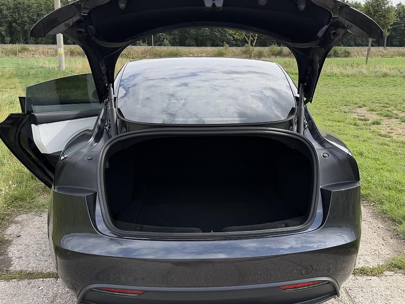 Tesla Model 3 (2024) Highland  - fotka 11 z 19