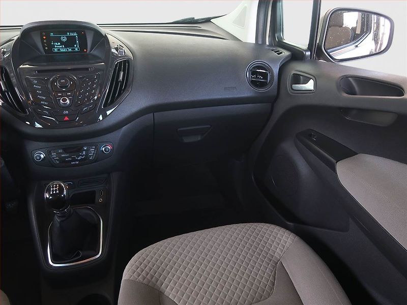Ford Tourneo Courier (2014) Titanium 1.6 TDCi, 5Míst - fotka 8 z 16