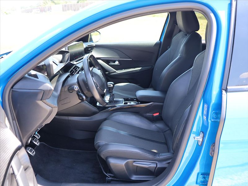 Peugeot 208 1,2 PT 74kW GT-Line LED - fotka 10 z 26