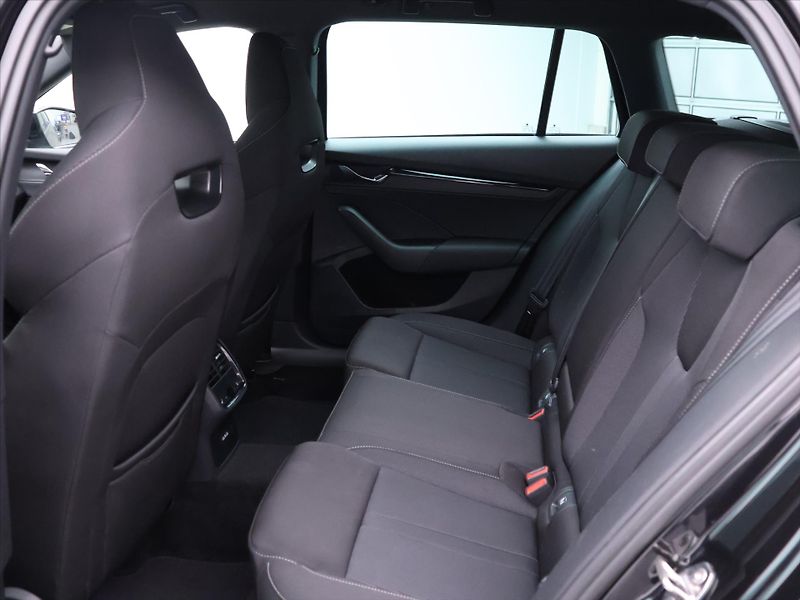 Škoda Octavia 2,0 TDI 110kW DSG Sportline DP - fotka 16 z 40