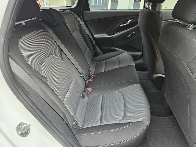 Hyundai i30 1,4i 73kW, Start Plus, serv.kn - fotka 27 z 32