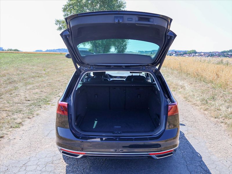 Volkswagen Passat 2,0 TDI 110kW DSG Elegance - fotka 9 z 39