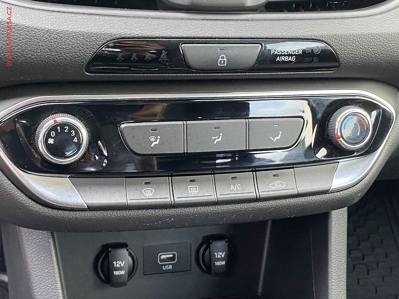 Hyundai i30 (2021) 1.6 CRDi, 1.maj,ČR, Smart - fotka 15 z 17