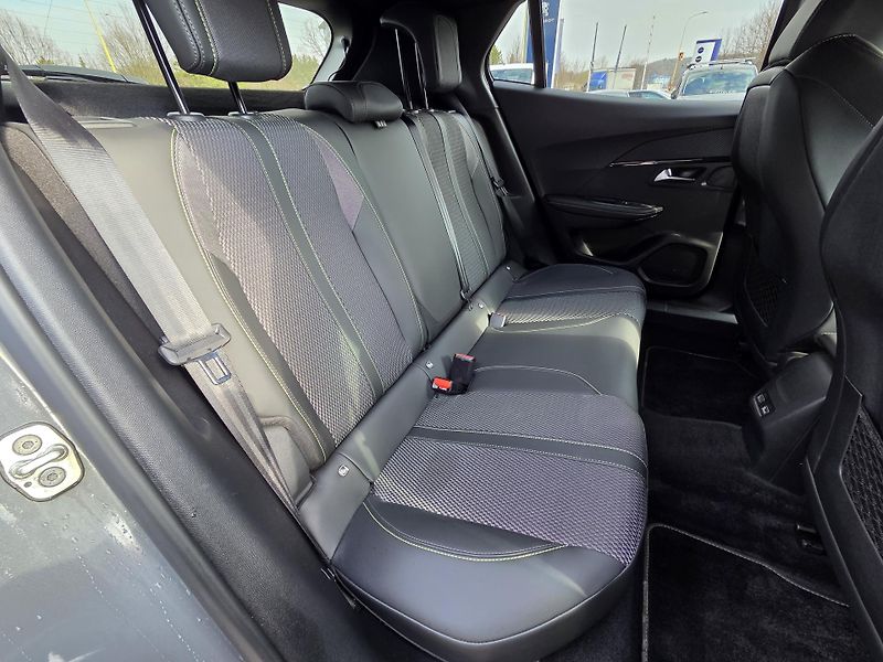 Peugeot 2008 (2024) 1.2 PT 130 GT EAT8 - fotka 11 z 30