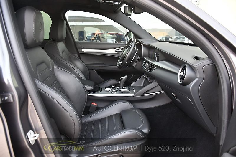 Alfa Romeo Stelvio 2.2D VELOCE Q4 H&K PANOR TAŽNÉ - fotka 16 z 53