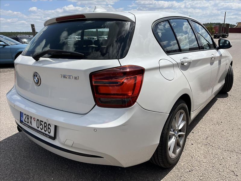 BMW Řada 1 2,0 120d AUTOMAT HARMAN NAVI - fotka 42 z 44