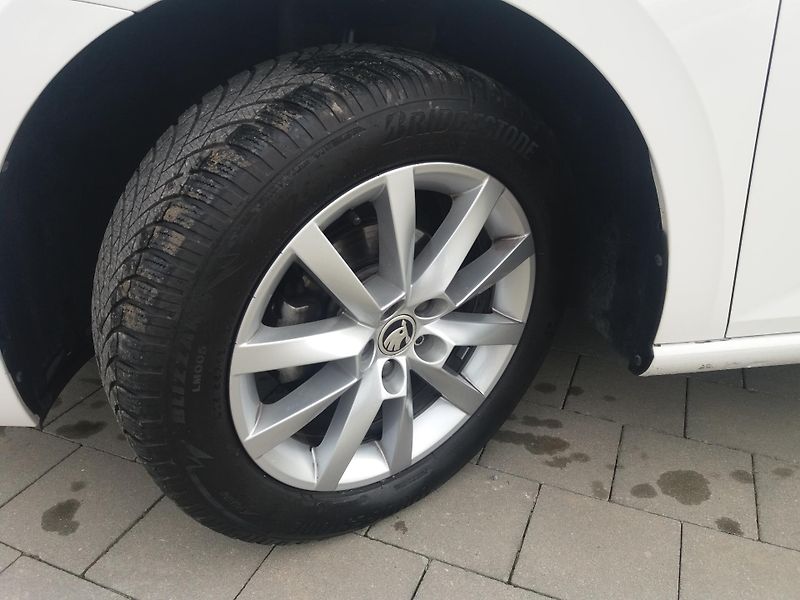 Škoda Scala 1.0TSi,70kW,LED,P.SENZOR,CEBIA - fotka 9 z 23