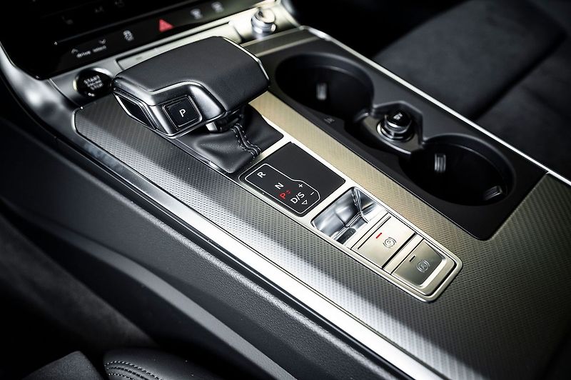 Audi A6 50 TDI quattro Avant S line - fotka 19 z 24