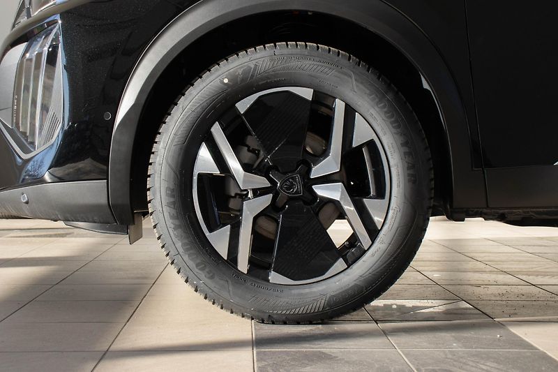 Peugeot 2008 ALLURE PureTech 100 MAN6 - fotka 16 z 16