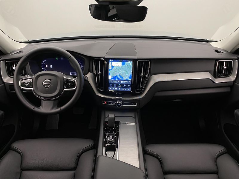 Volvo XC60 T6 AWD PLUG-IN PLUS DARK - fotka 2 z 54