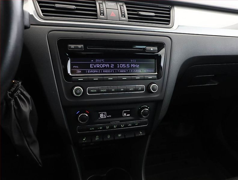 Škoda Rapid (2014) Spaceback 1.2 TSI, Tempomat - fotka 10 z 18