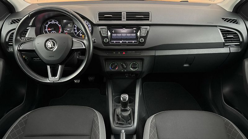 Škoda Fabia 1.0 TSI Ambition Combi - fotka 8 z 24
