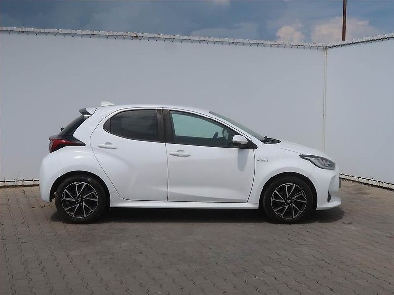 Toyota Yaris (2021) 1.5 VVT-i Hybrid, Automat - fotka 6 z 18