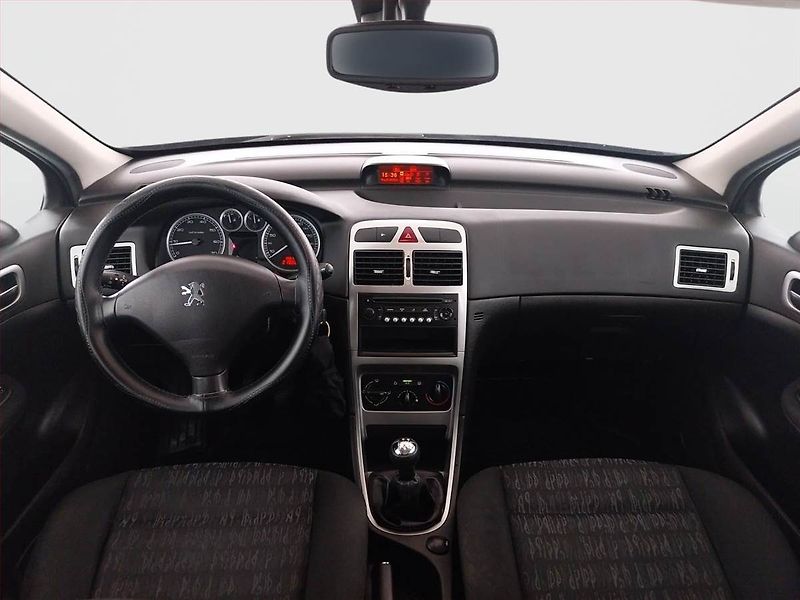 Peugeot 307 (2005) 1.6 16V, nová STK, rezervace - fotka 8 z 17